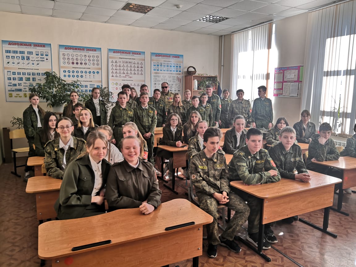 Школьники Мичуринска принимают участие в мероприятиях, посвященных годовщине воссоединения Крыма, Севастополя и России
